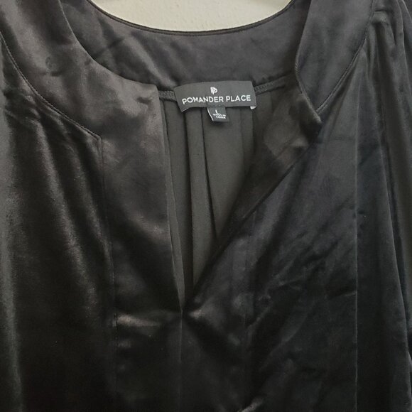 Tuckernuck Pomander Place Black Velvet Finley Flutter Sleeve top - Picture 4 of 9